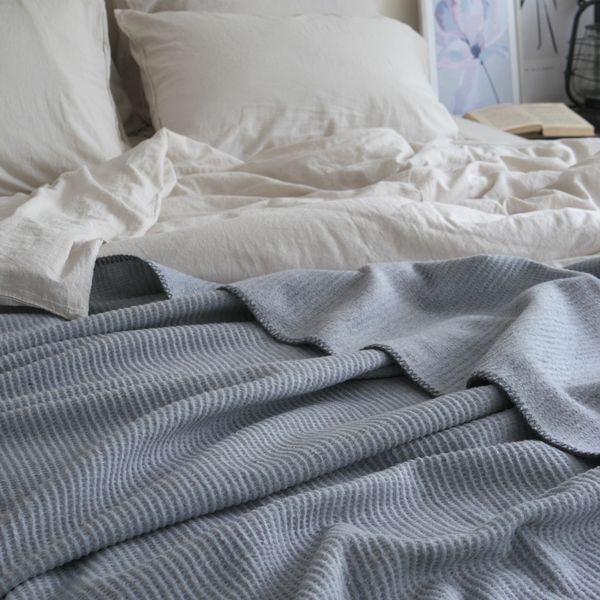 Покривало 200x220 LA MODNO GRAIN SKY GRAY (50% бавовна, 30% акрил, 20% поліестер) сіре 200287 фото
